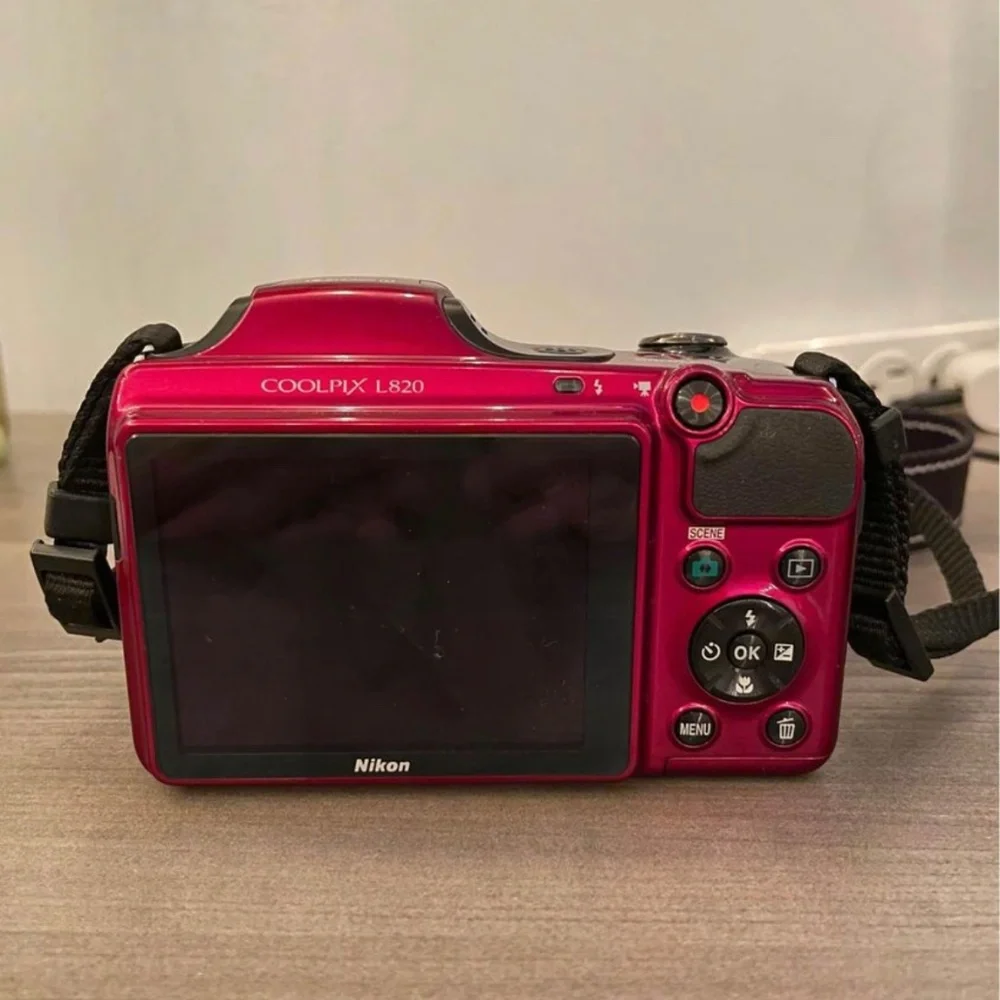 Red Nikon Coolpix L820